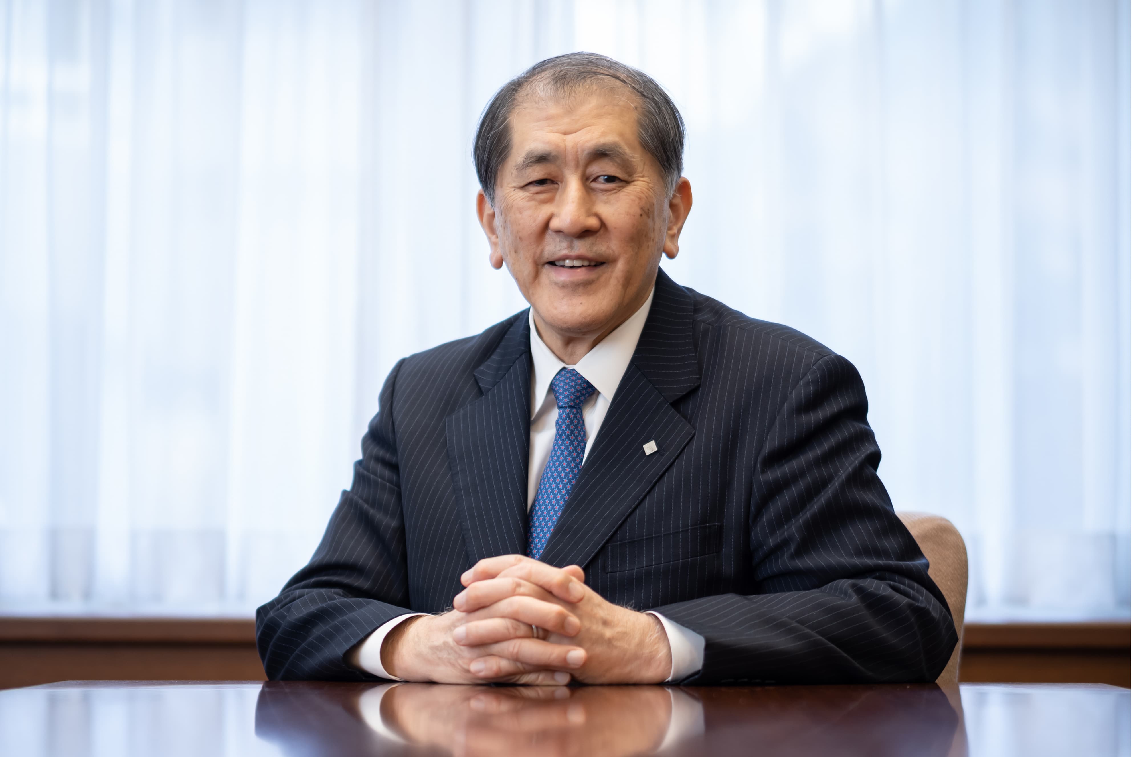 田中愛治総長の写真